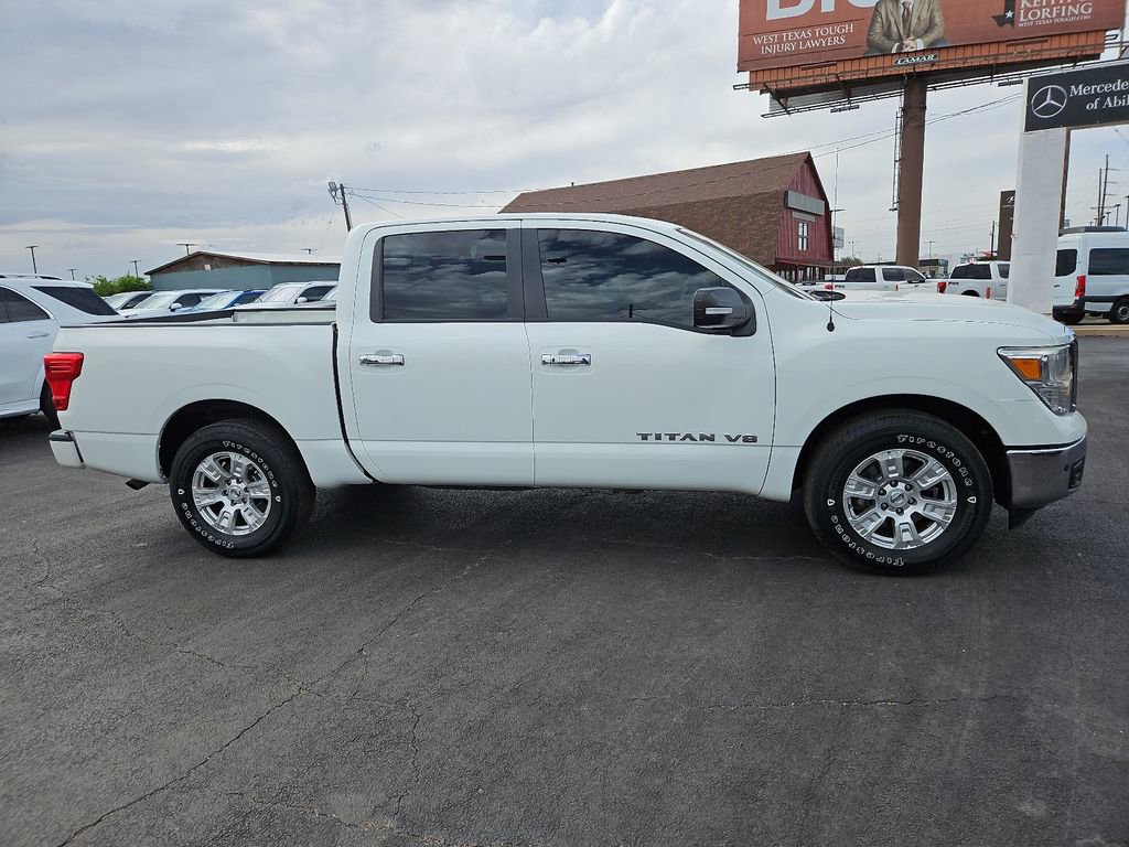 Used 2018 Nissan Titan SV w/ SV Convenience Package RWD image 9