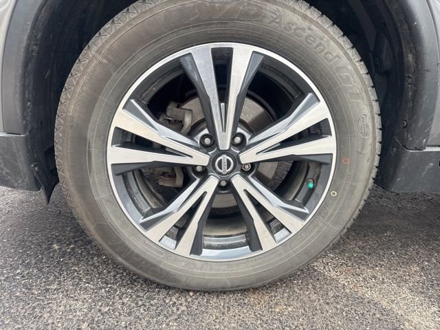 Used 2017 Nissan Rogue SL w/ SL Premium Package image 3