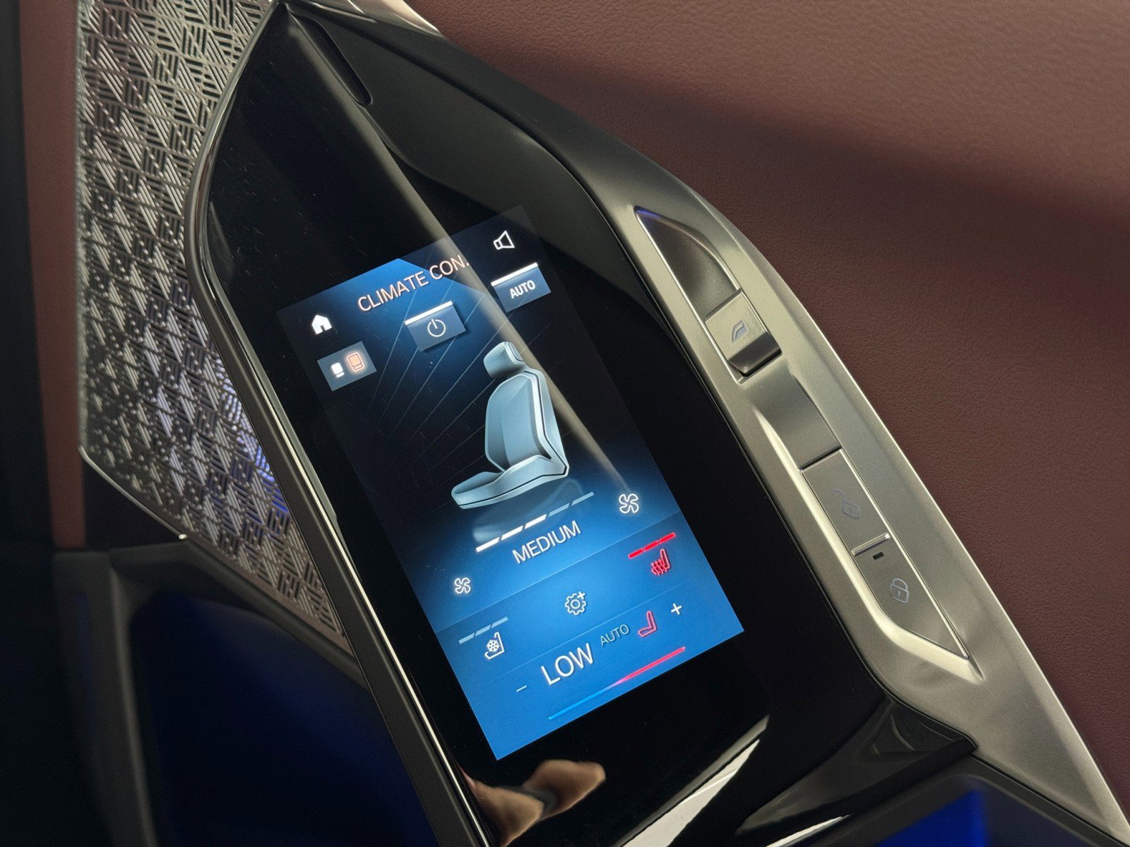 Used 2024 BMW i7 xDrive60 image 40