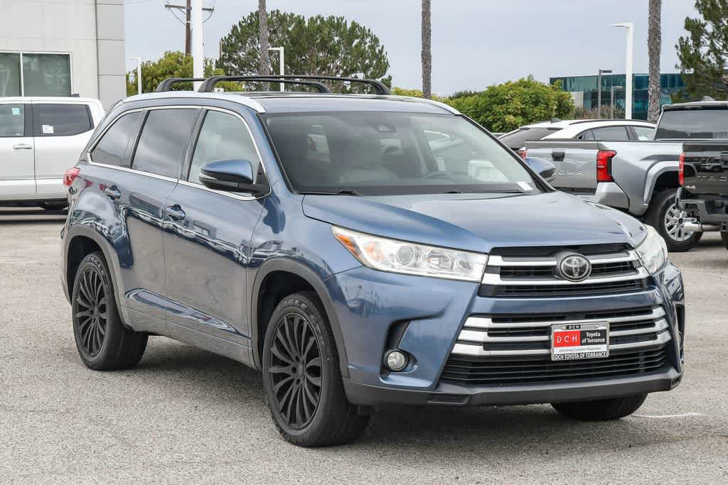 Used 2017 Toyota Highlander XLE FWD video 3