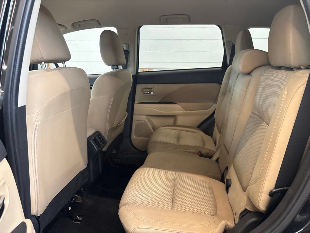 Used 2019 Mitsubishi Outlander SE AWD/4WD image 14