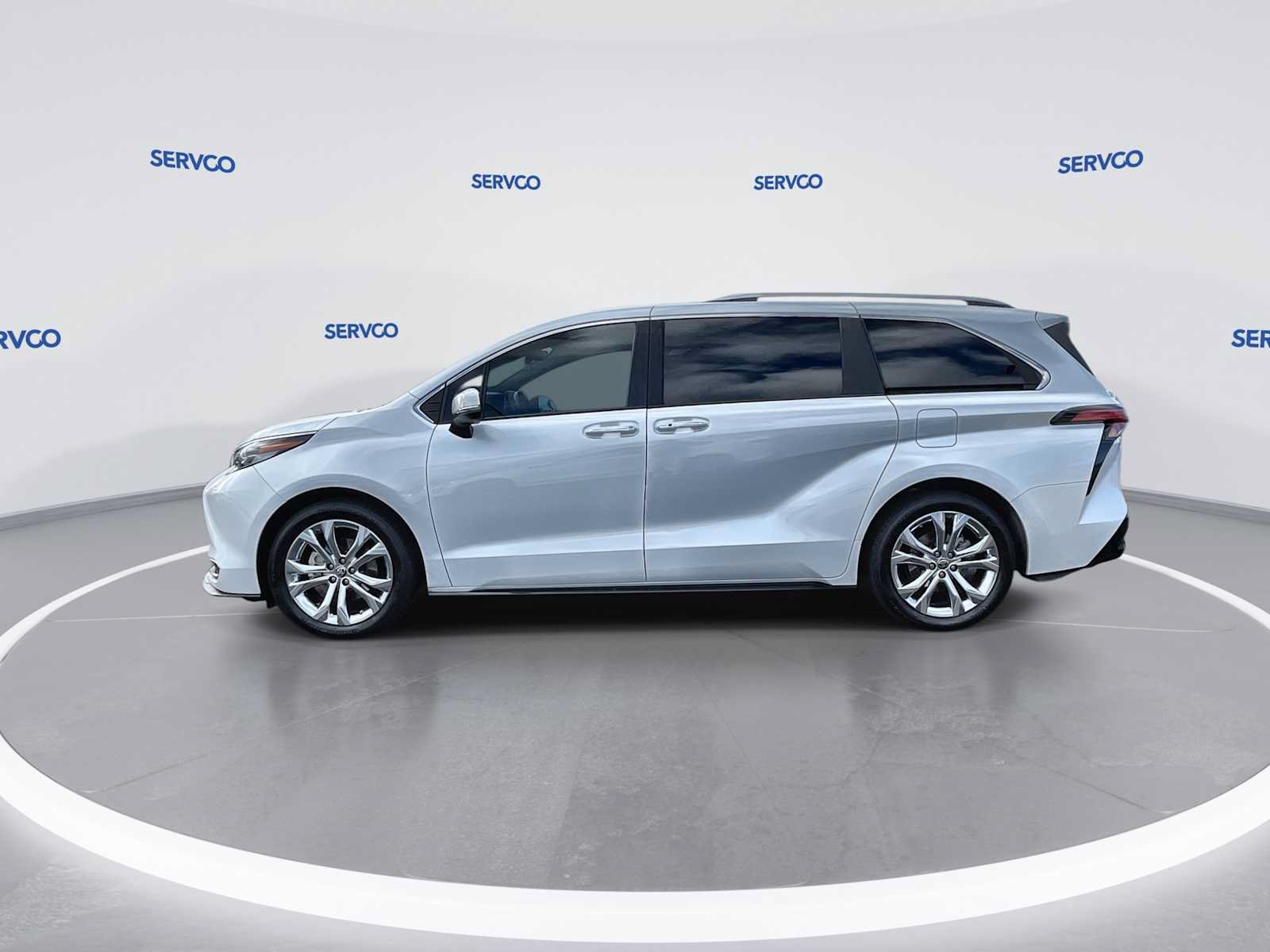 Used 2022 Toyota Sienna Platinum FWD image 5