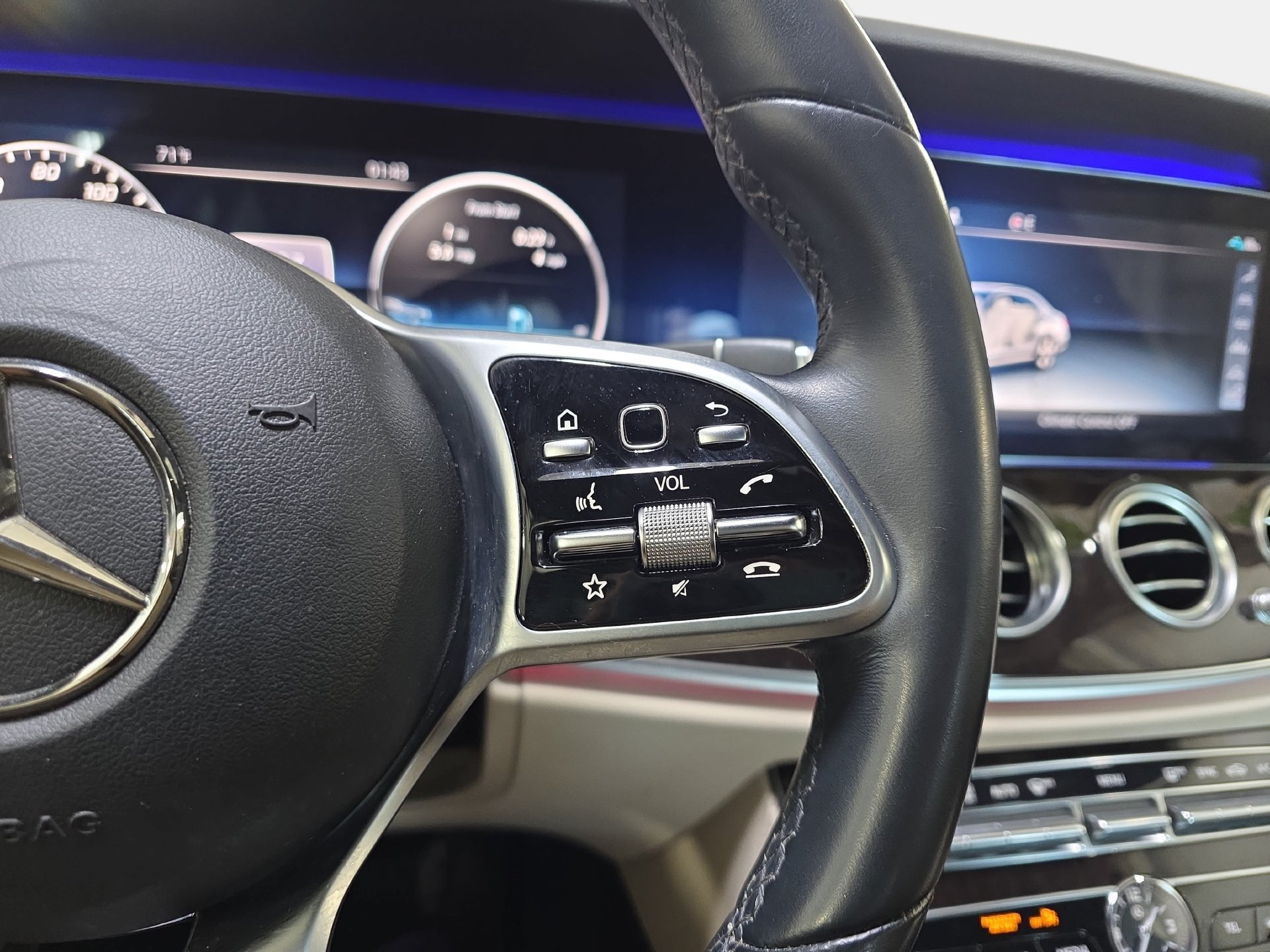 Used 2020 Mercedes-Benz E 350 4MATIC Sedan image 18