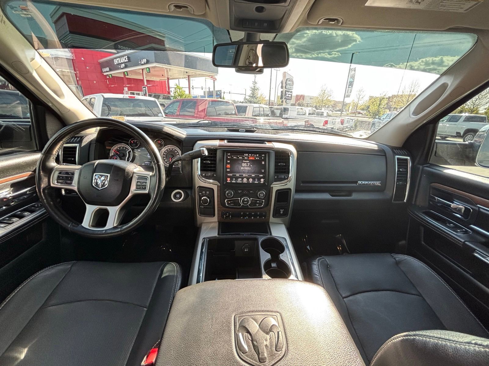 Used 2015 RAM 3500 Laramie w/ Convenience Group AWD/4WD image 21