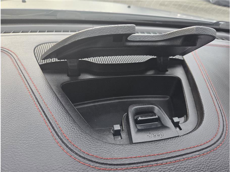 Used 2019 Jeep Cherokee Trailhawk image 20