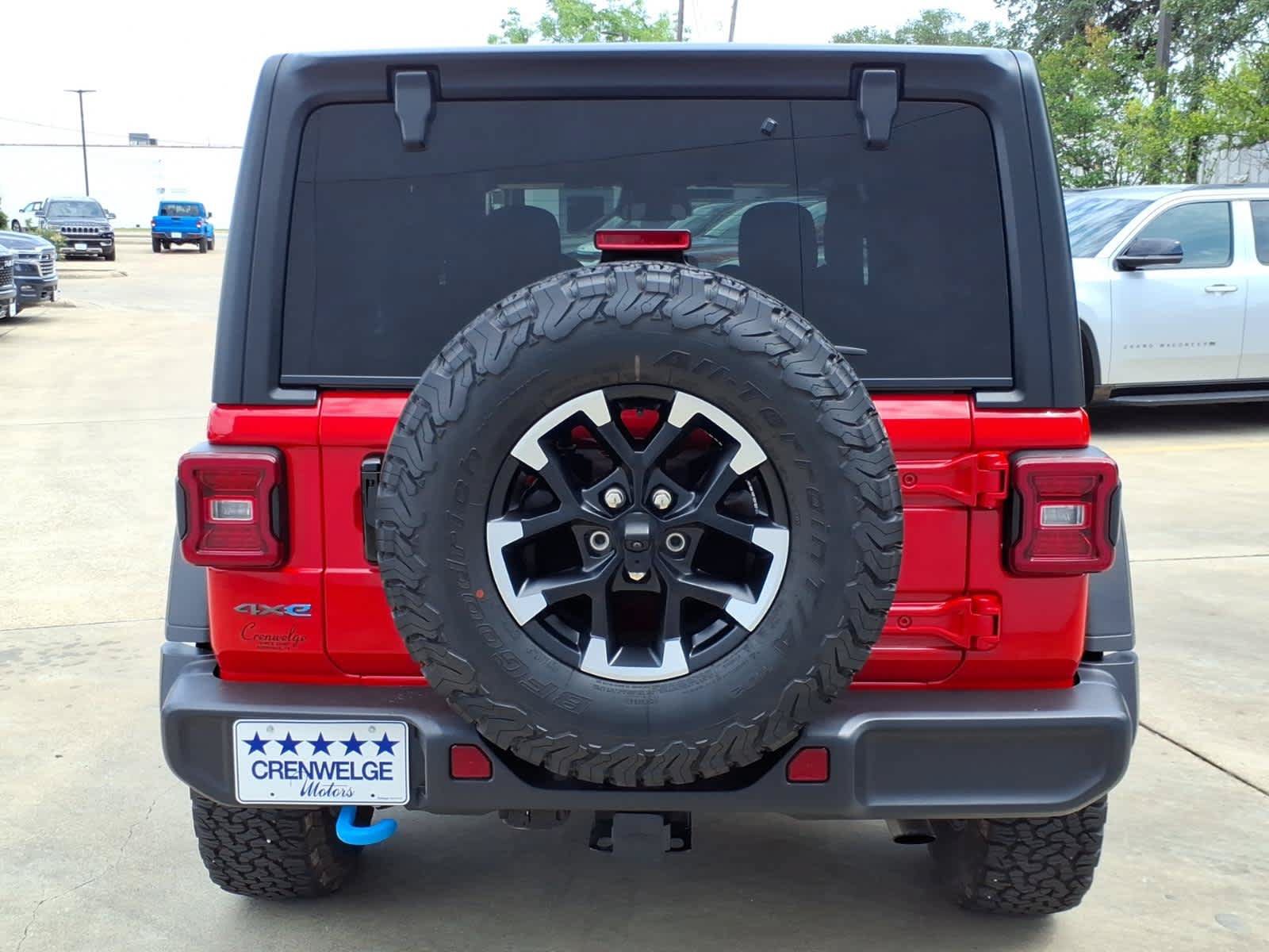 Used 2025 Jeep Wrangler Unlimited Rubicon 4xe w/ Convenience Group AWD/4WD image 17