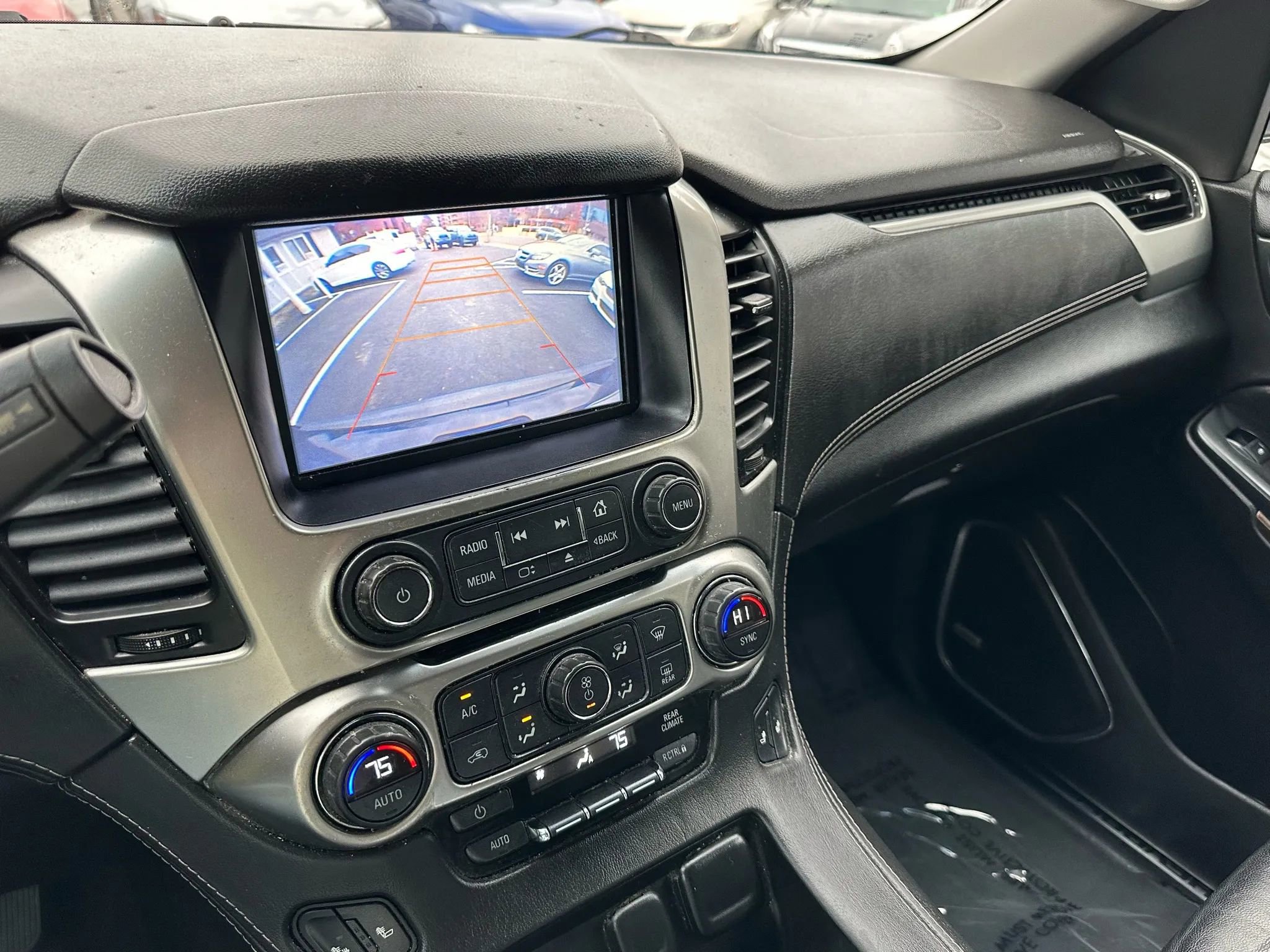 Used 2016 Chevrolet Suburban LT image 23