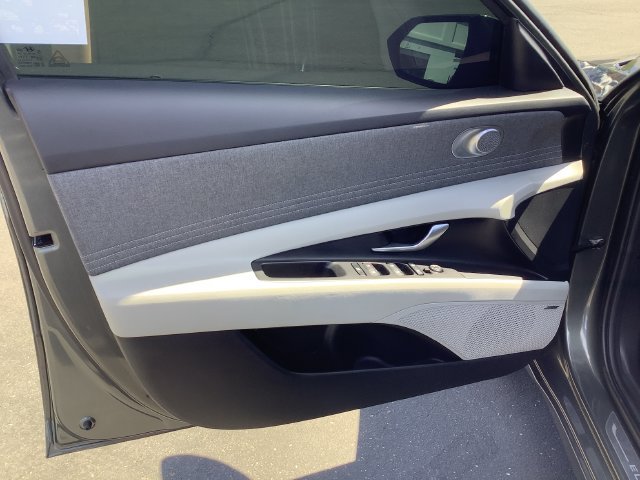 Used 2025 Hyundai Elantra Limited FWD image 9