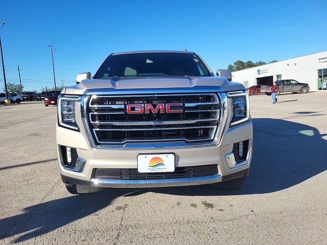 Used 2024 GMC Yukon SLT w/ SLT Luxury Package image 8