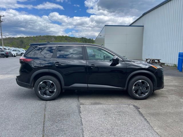 Used 2025 Nissan Rogue SV AWD/4WD image 4