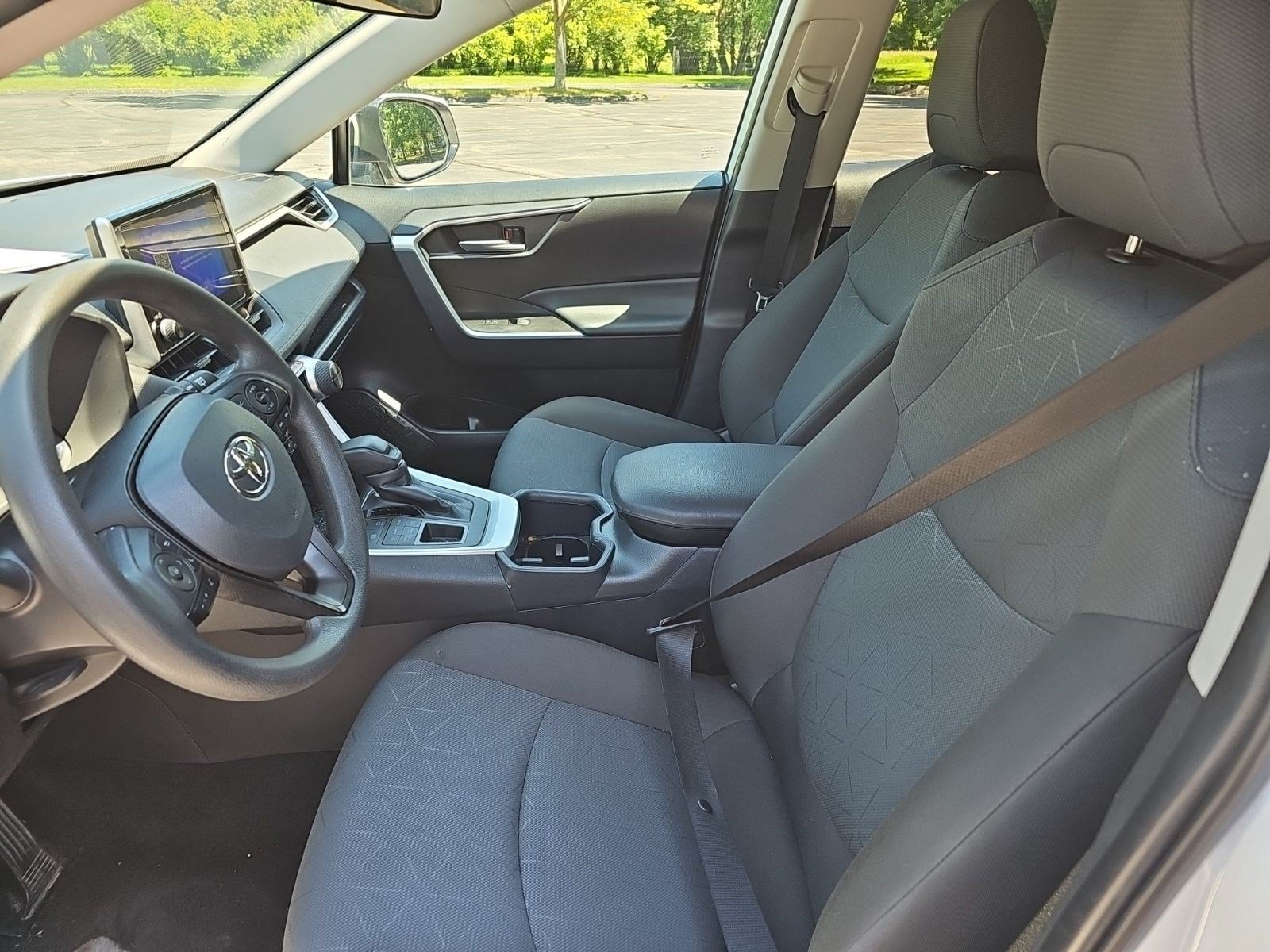 Used 2025 Toyota RAV4 XLE AWD/4WD image 19