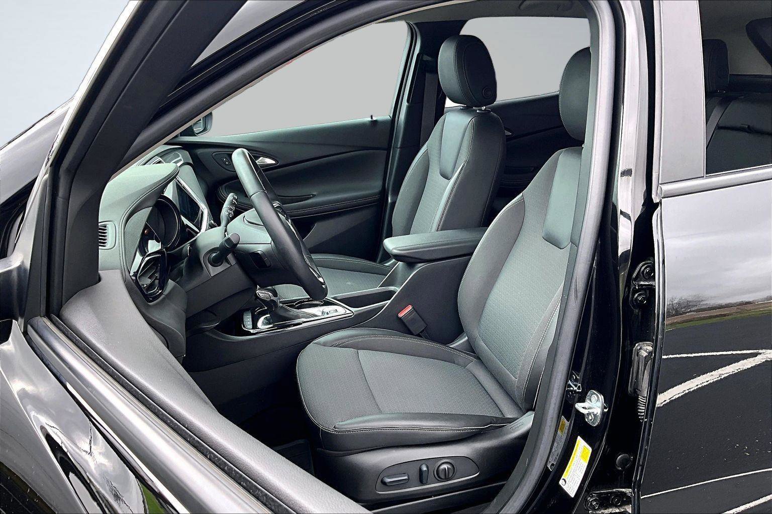 Used 2023 Buick Encore GX Select w/ Safety Package II image 26