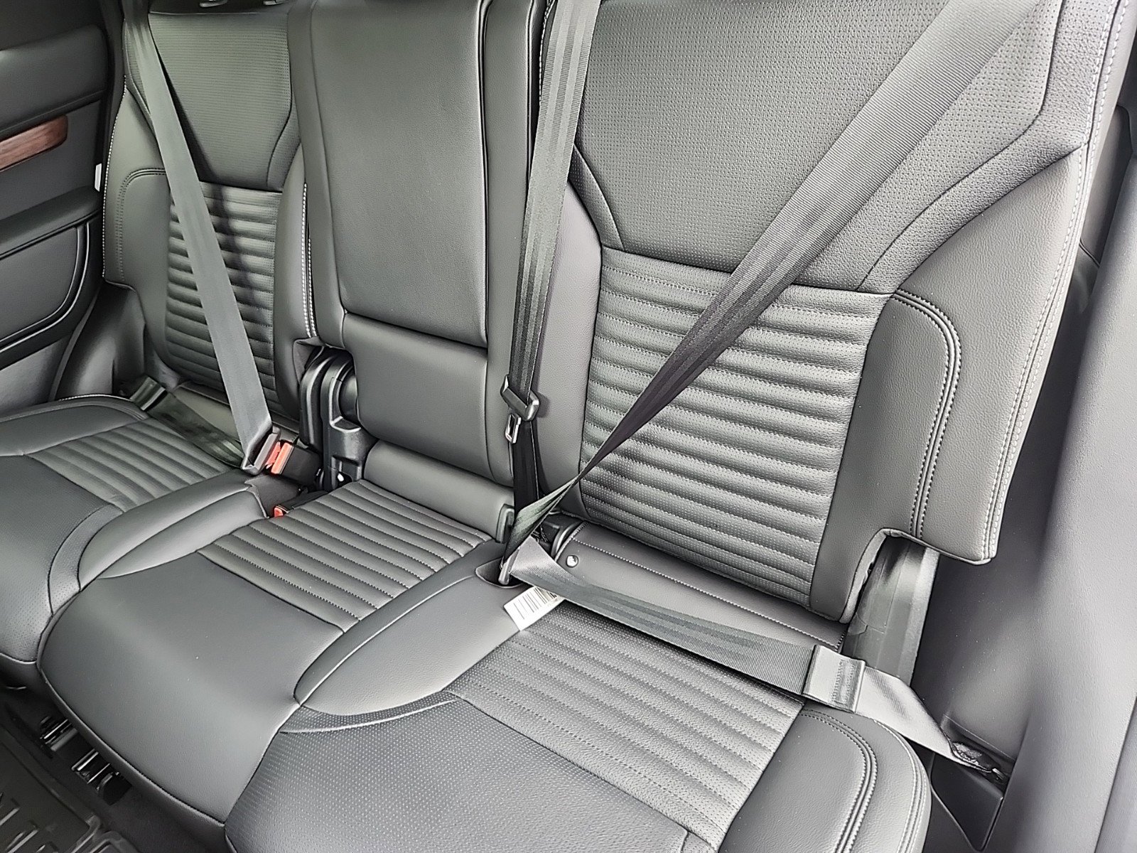 Certified 2024 Land Rover Discovery S image 25