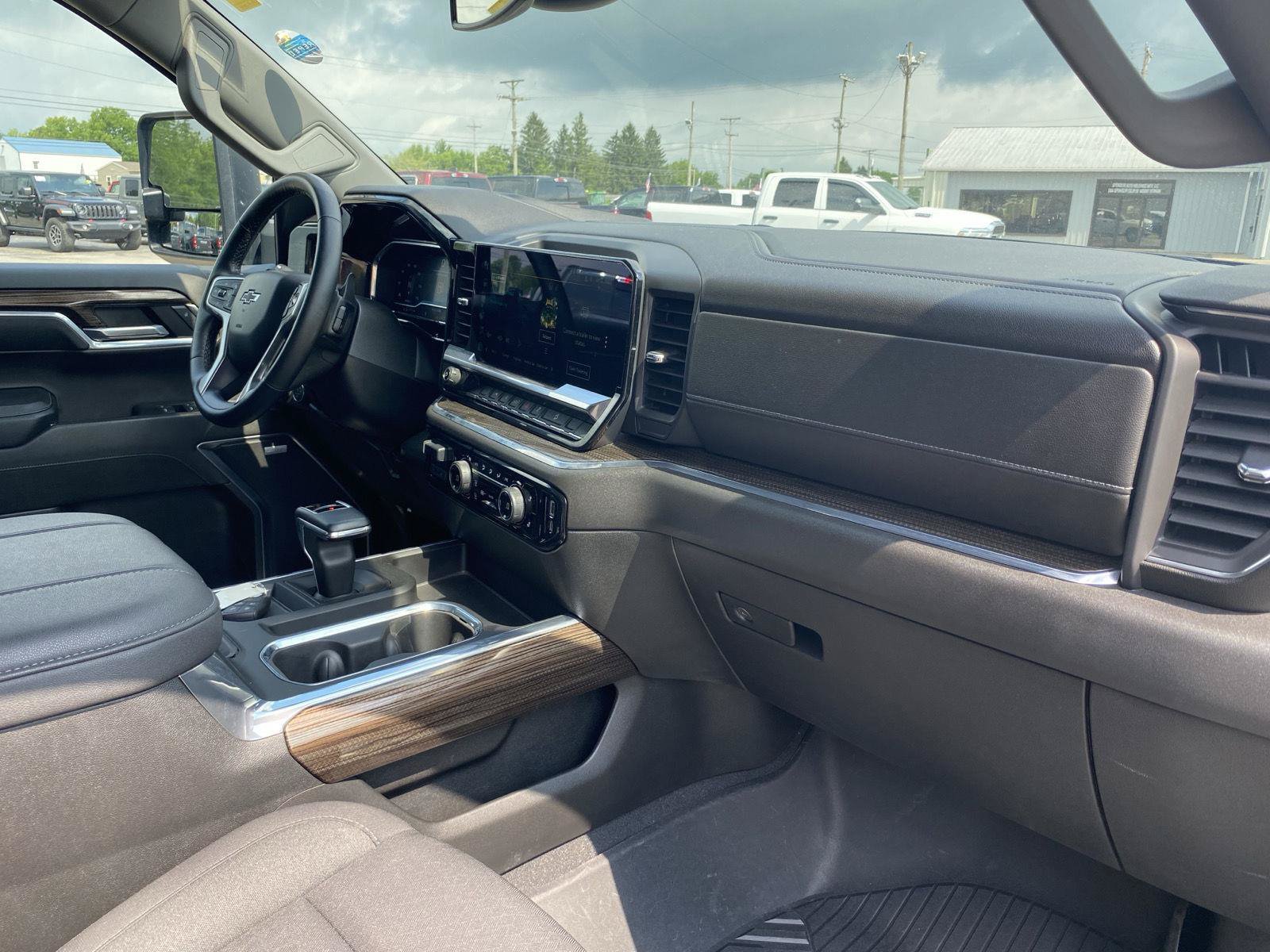 Used 2023 Chevrolet Silverado 1500 RST AWD/4WD image 40