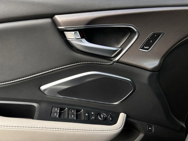 Used 2025 Acura RDX SH-AWD image 25