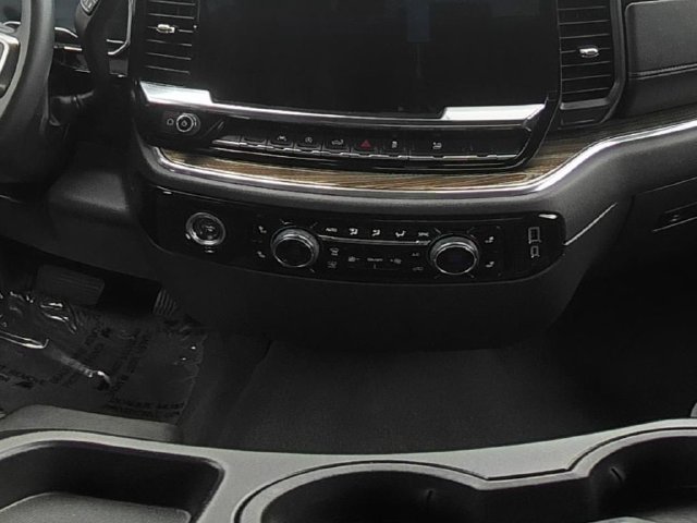 Used 2024 Chevrolet Silverado 1500 LT AWD/4WD image 27