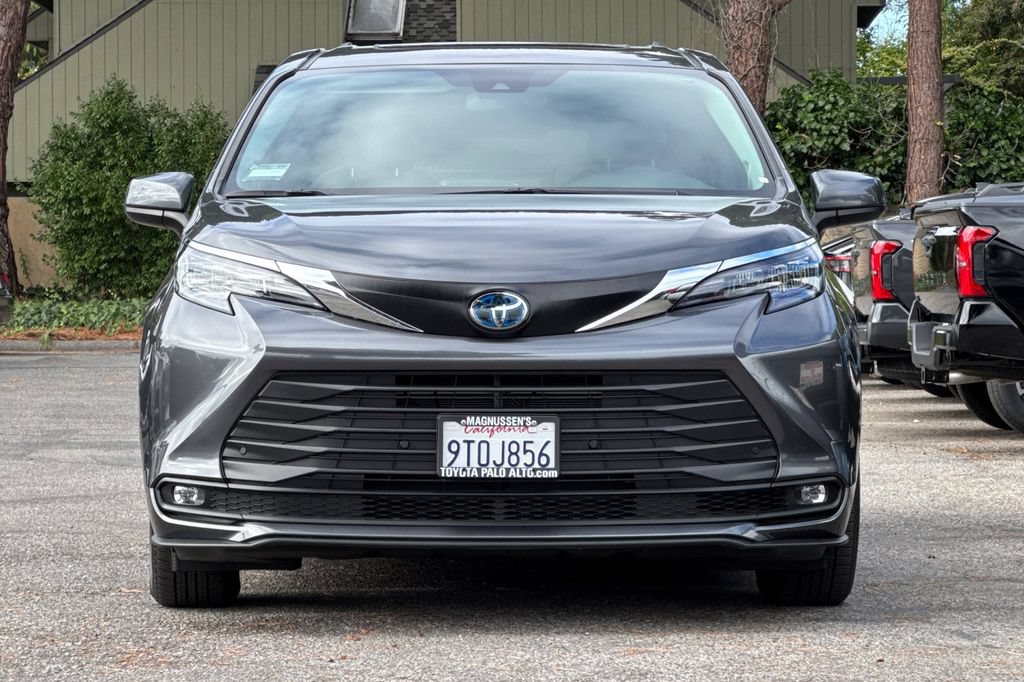 Certified 2025 Toyota Sienna XLE w/ XLE Plus Package AWD/4WD image 8