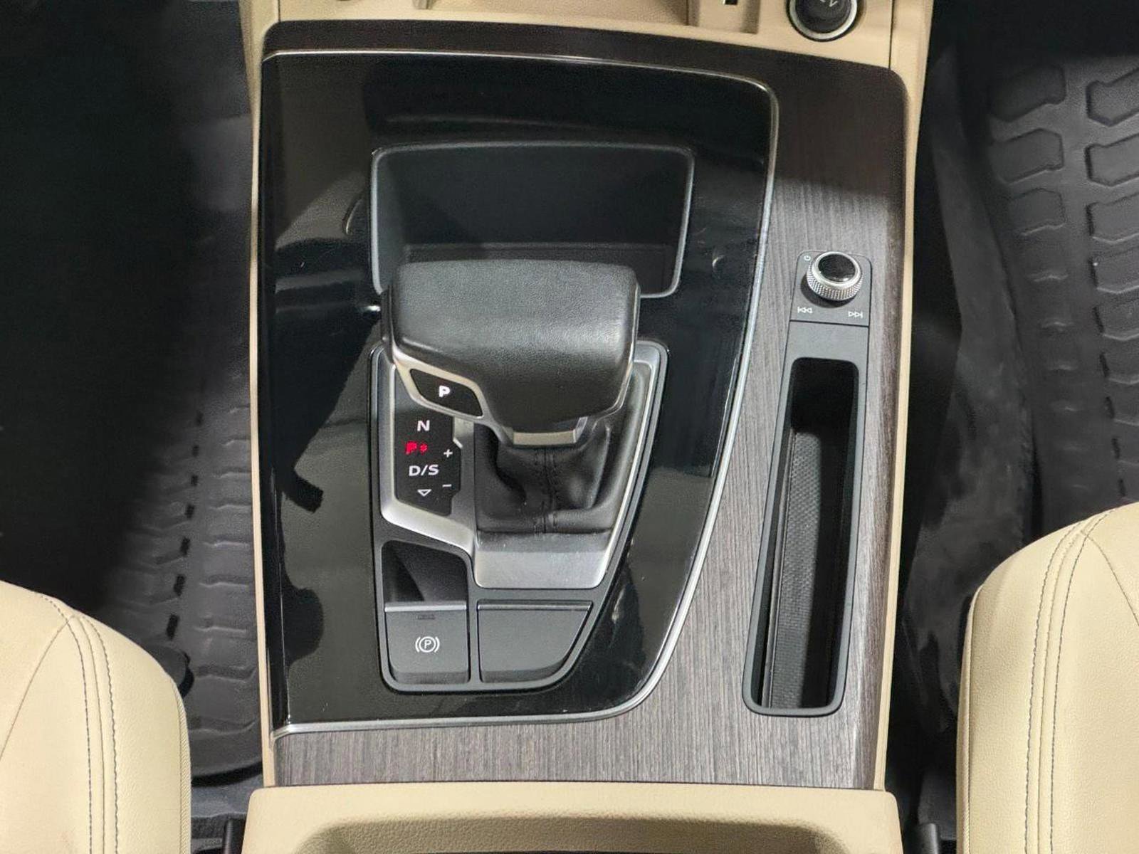 Used 2023 Audi Q5 2.0T Premium w/ Convenience Package image 16