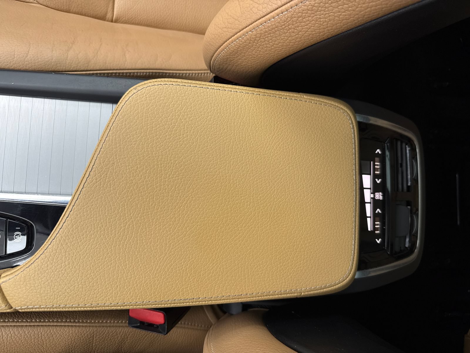 Used 2016 Volvo XC90 T6 Momentum w/ Protection Package Plus AWD/4WD image 31