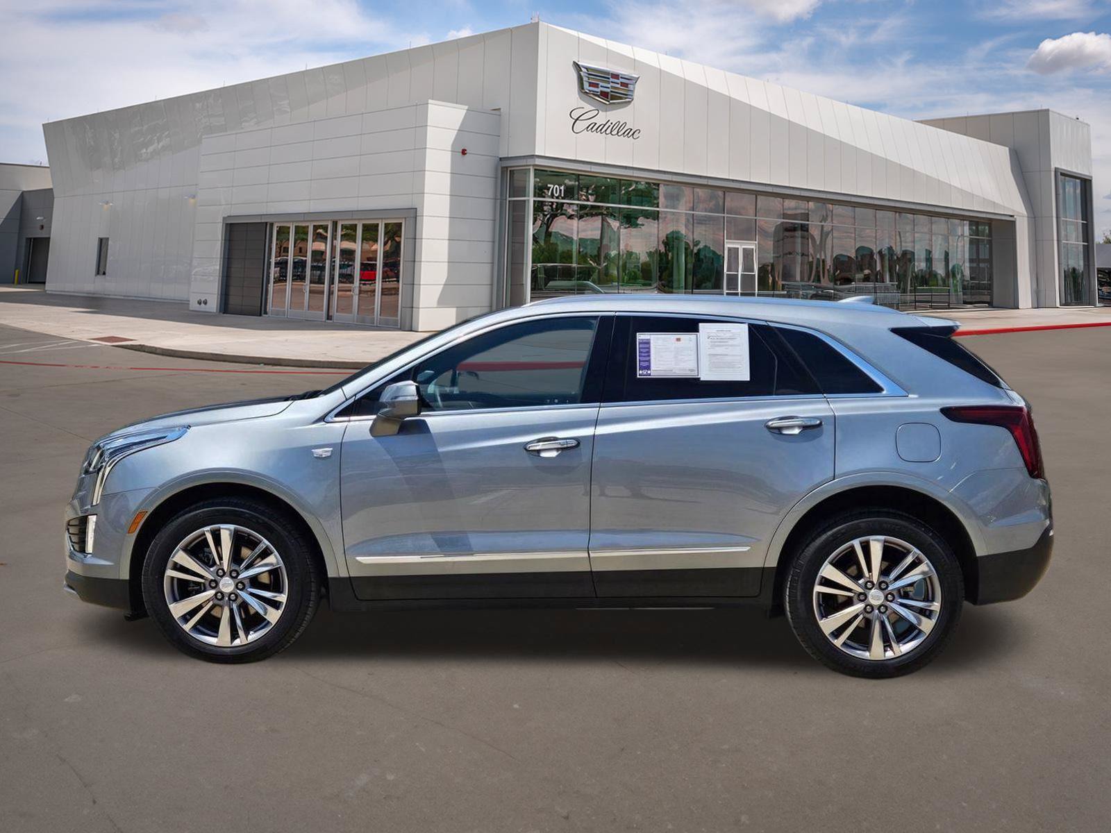 Certified 2025 Cadillac XT5 Premium Luxury AWD/4WD image 3