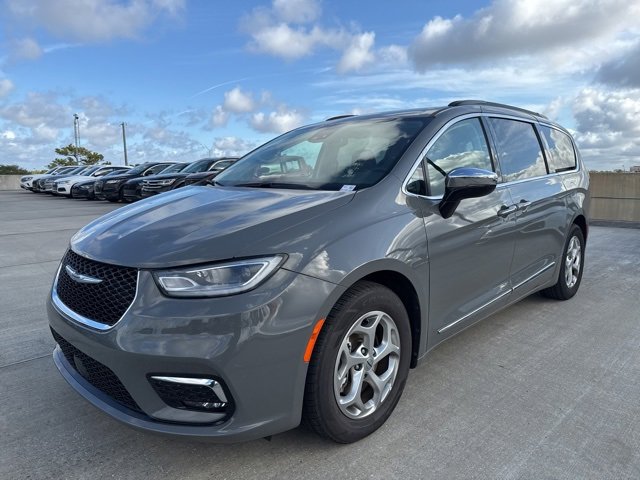 Used 2023 Chrysler Pacifica Limited image 7