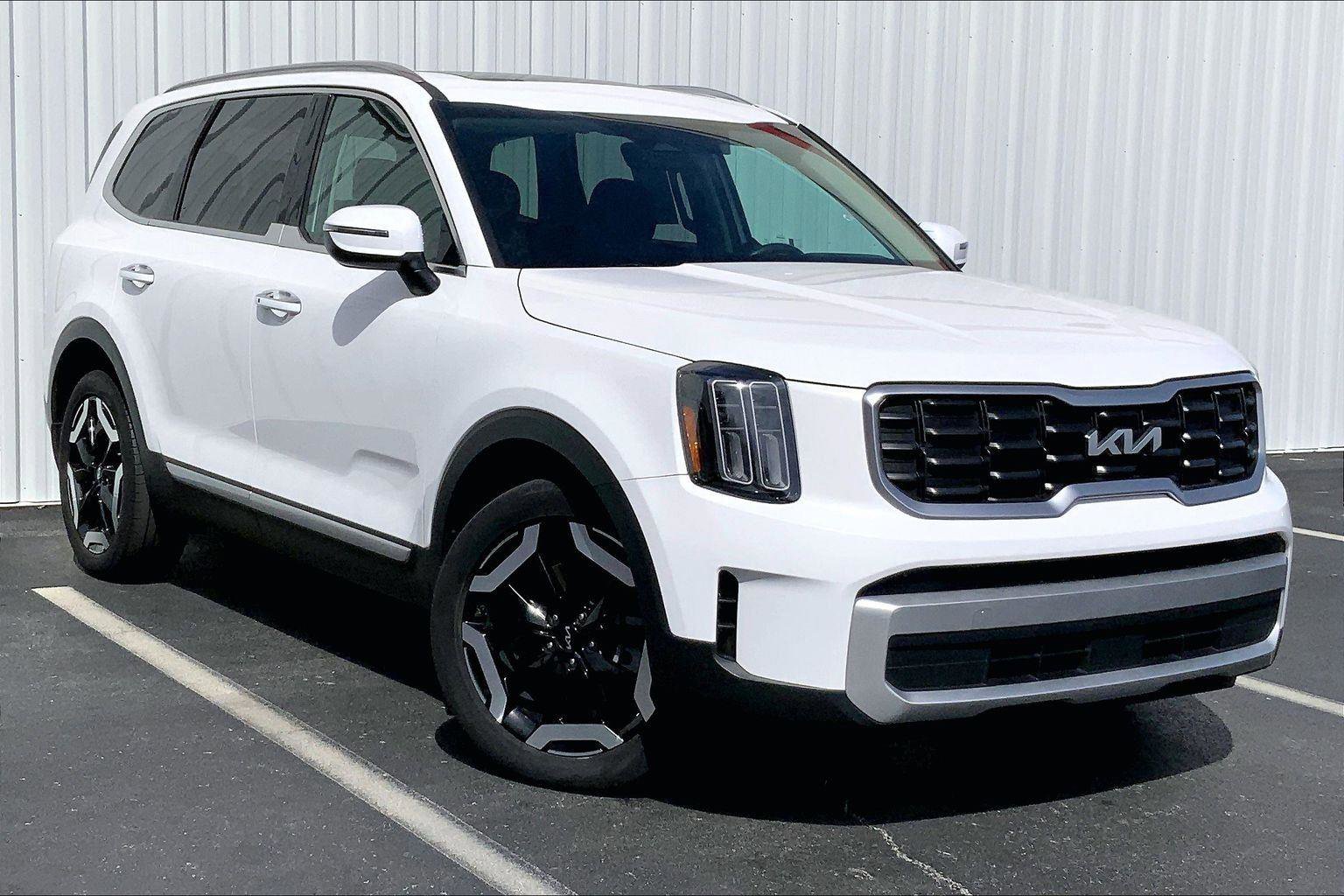 Used 2024 Kia Telluride S w/ S Sunroof Package image 2
