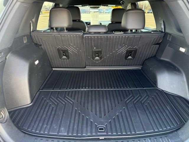 Used 2025 Chevrolet Equinox LT w/ Convenience Package II image 33