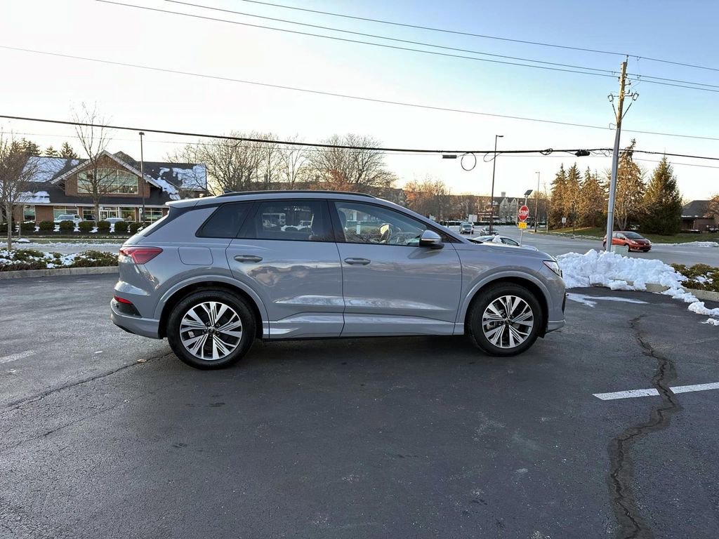 Used 2025 Audi Q4 e-tron Premium w/ Convenience Package image 8