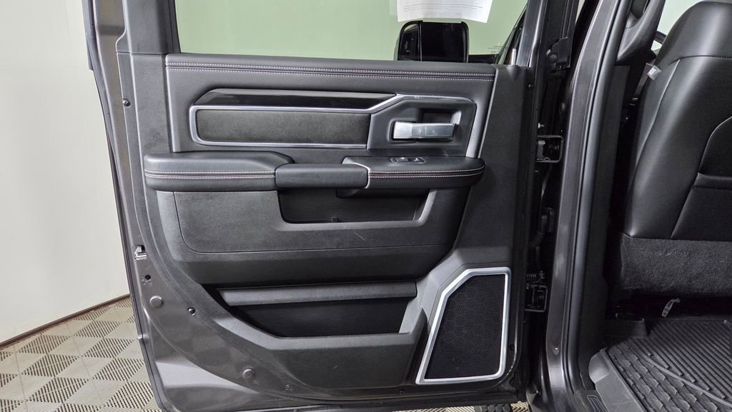 Used 2022 RAM 3500 Laramie w/ Night Edition image 31