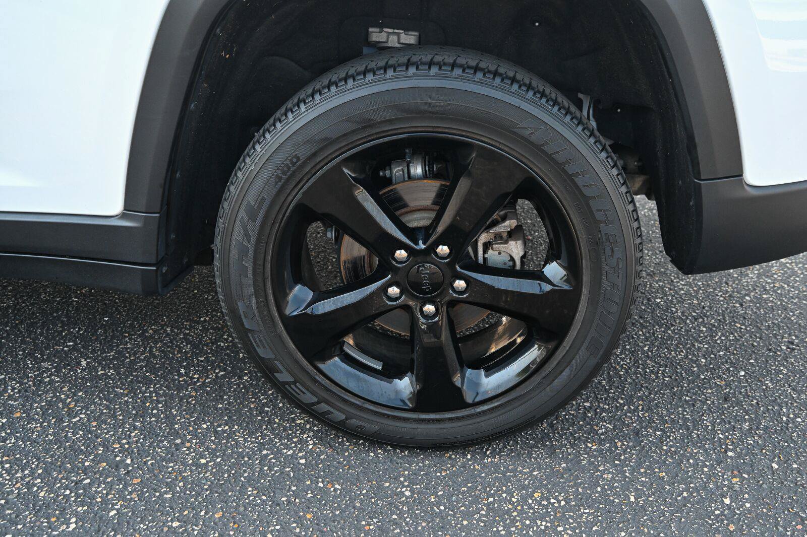 Used 2023 Jeep Grand Cherokee Altitude AWD/4WD image 13