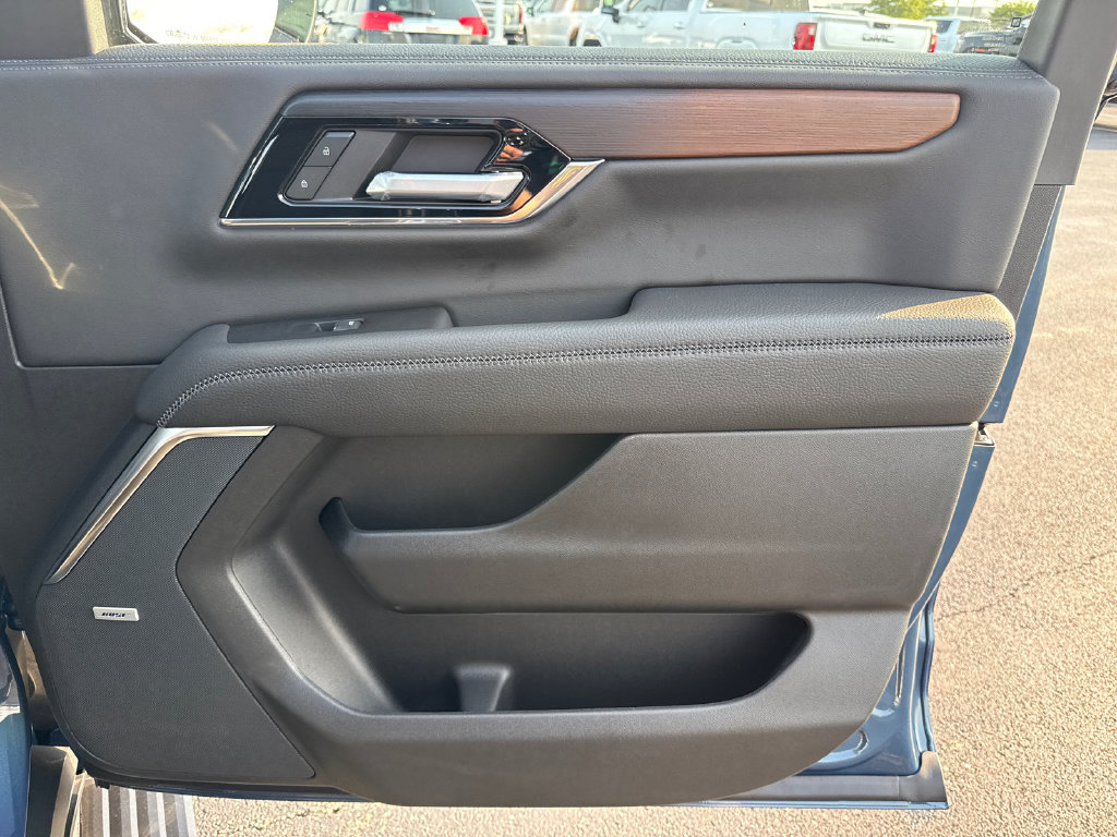 New 2026 GMC Yukon Denali w/ Sun & Power Step Package AWD/4WD image 36