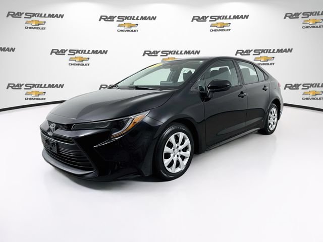 Used 2024 Toyota Corolla LE FWD image 3