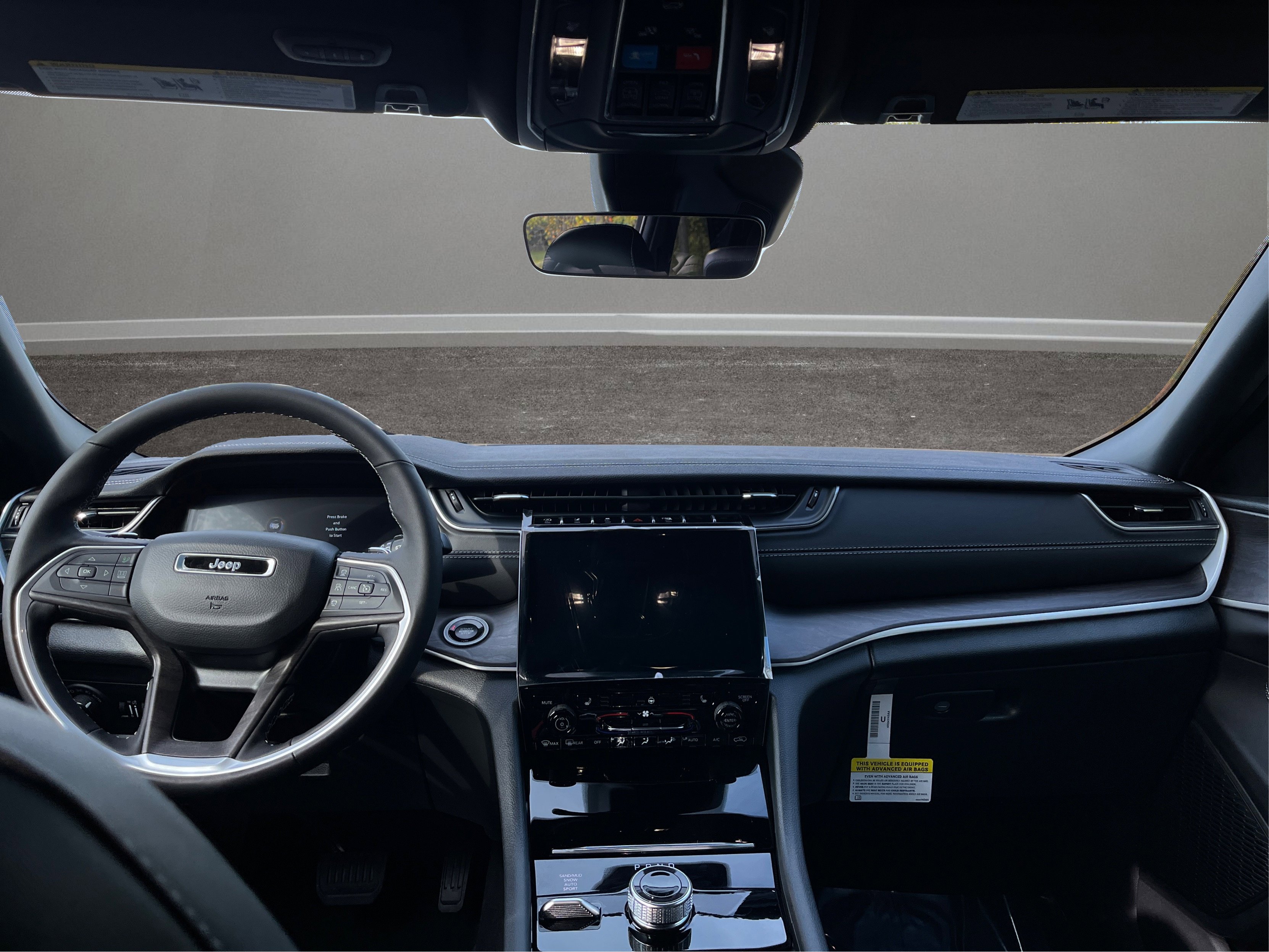 New 2025 Jeep Grand Cherokee Limited w/ Black Appearance Package image 38