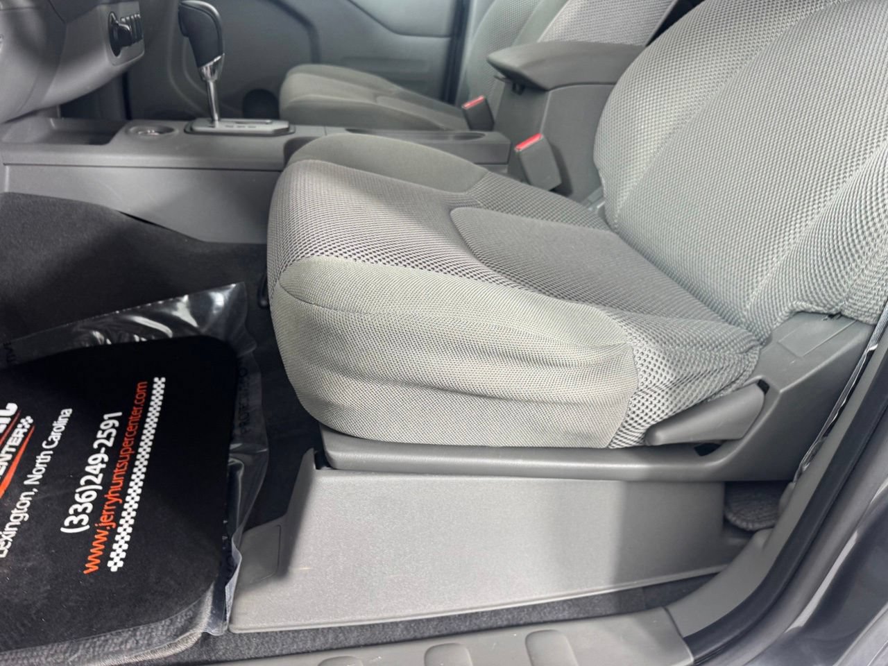 Used 2021 Nissan Frontier SV w/ Midnight Edition Floor Mats AWD/4WD image 13
