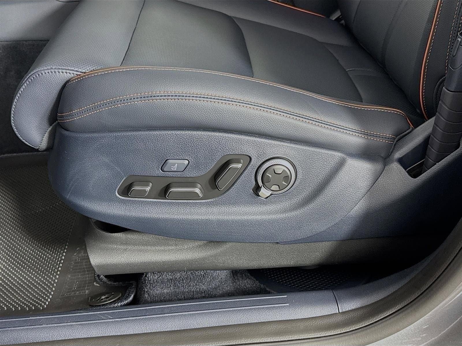 New 2026 Genesis GV70 3.5T Sport Advanced AWD/4WD image 22