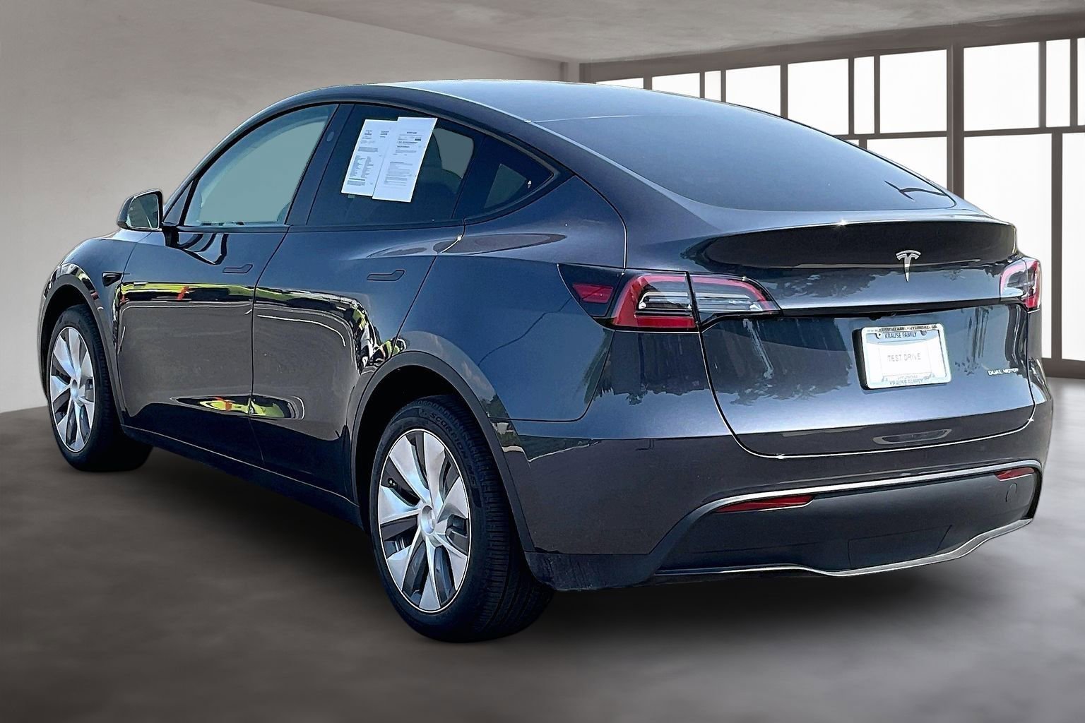 Used 2024 Tesla Model Y Long Range AWD/4WD image 4