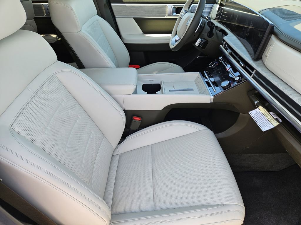 Used 2025 Hyundai Santa Fe Calligraphy image 10