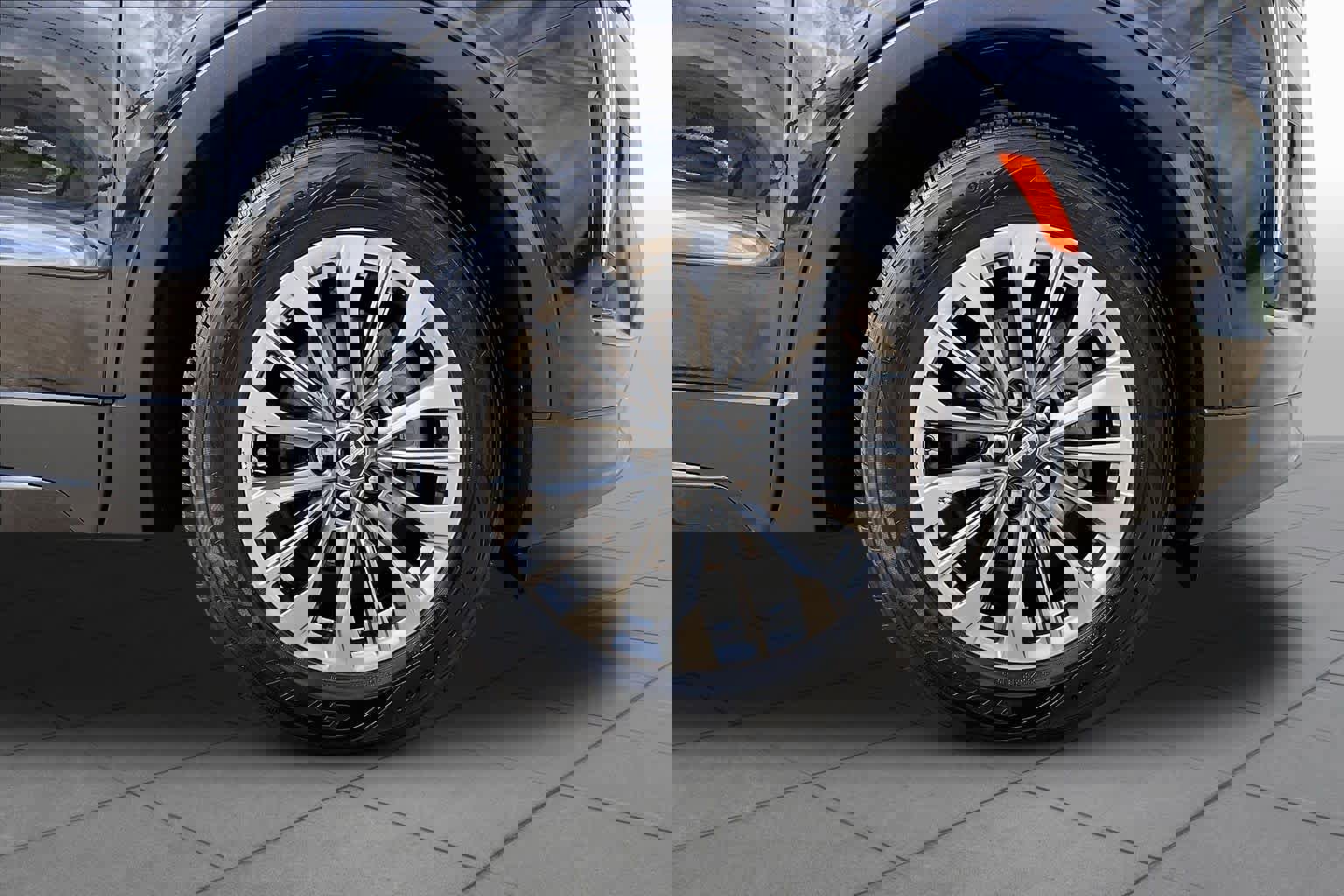 Used 2024 Cadillac XT4 Premium Luxury image 11