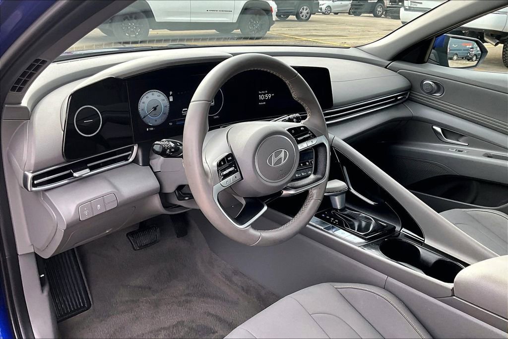 Used 2025 Hyundai Elantra SEL image 10