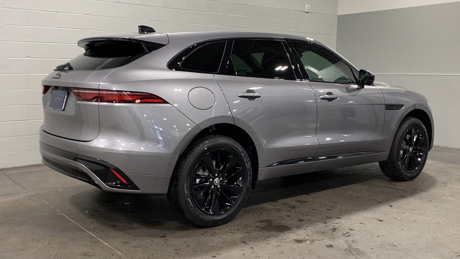 Used 2025 Jaguar F-PACE R-Dynamic S AWD/4WD image 2