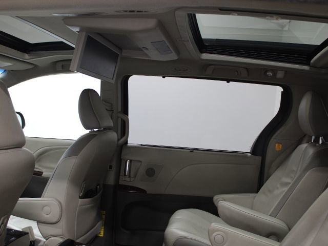 Used 2013 Toyota Sienna Limited w/ Premium Pkg FWD image 10