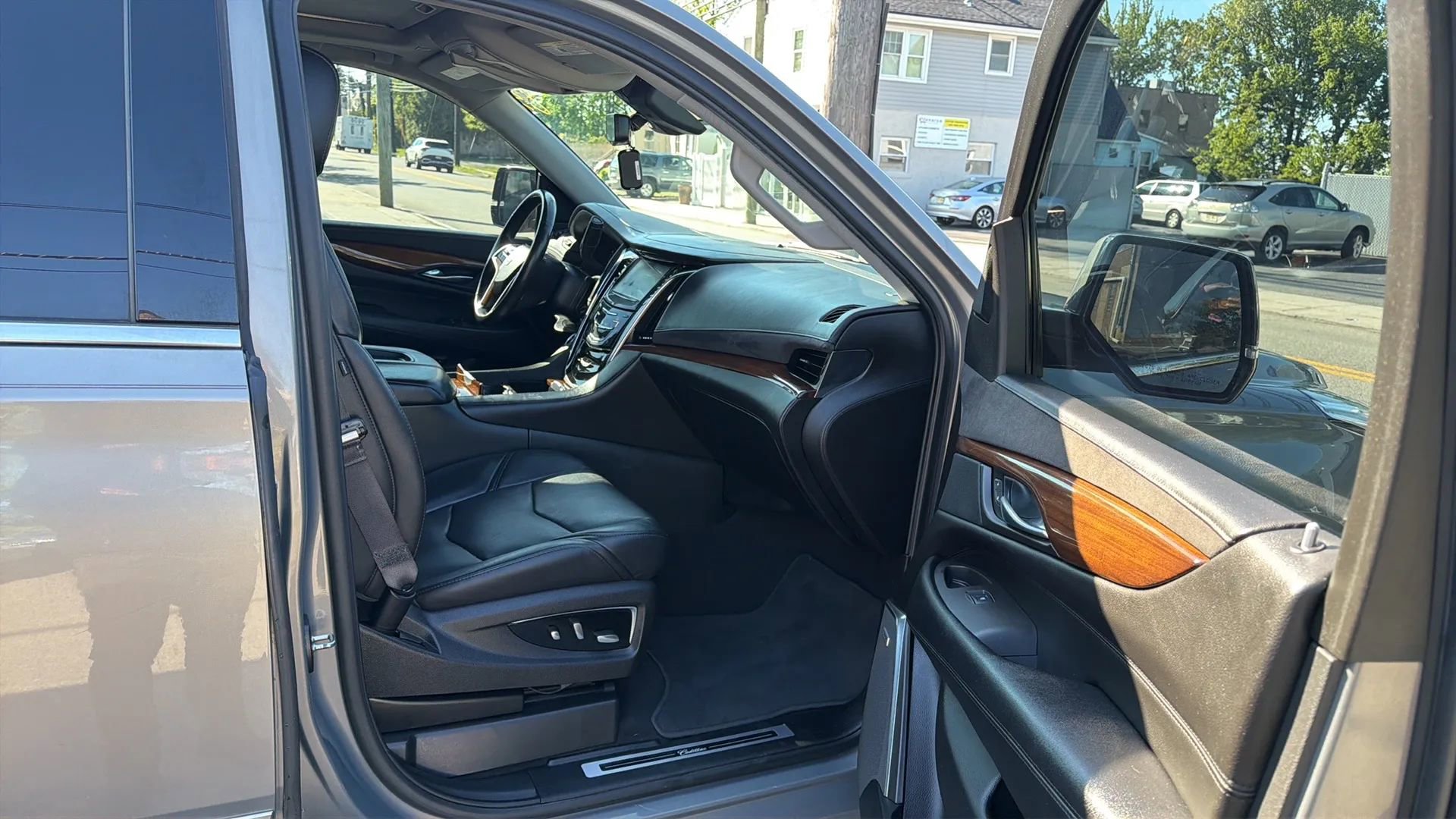 Used 2017 Cadillac Escalade ESV Premium Luxury AWD/4WD image 24