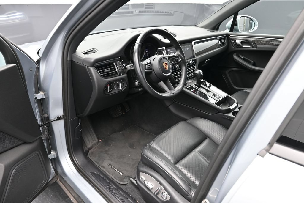 Certified 2023 Porsche Macan AWD/4WD image 4