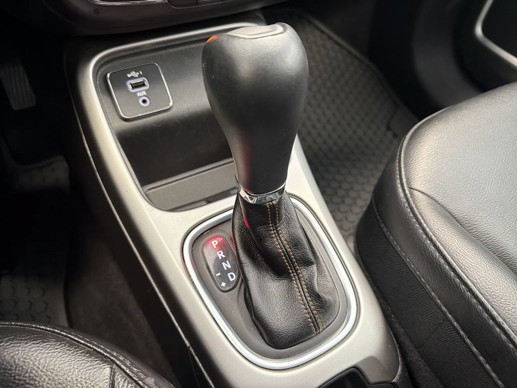 Used 2019 Jeep Compass Latitude w/ Cold Weather Group FWD image 16