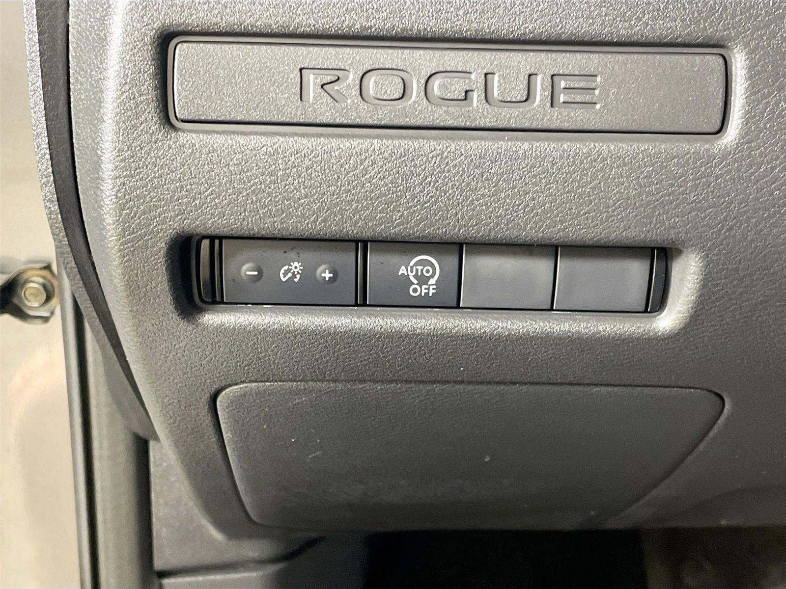 Used 2023 Nissan Rogue S AWD/4WD image 14