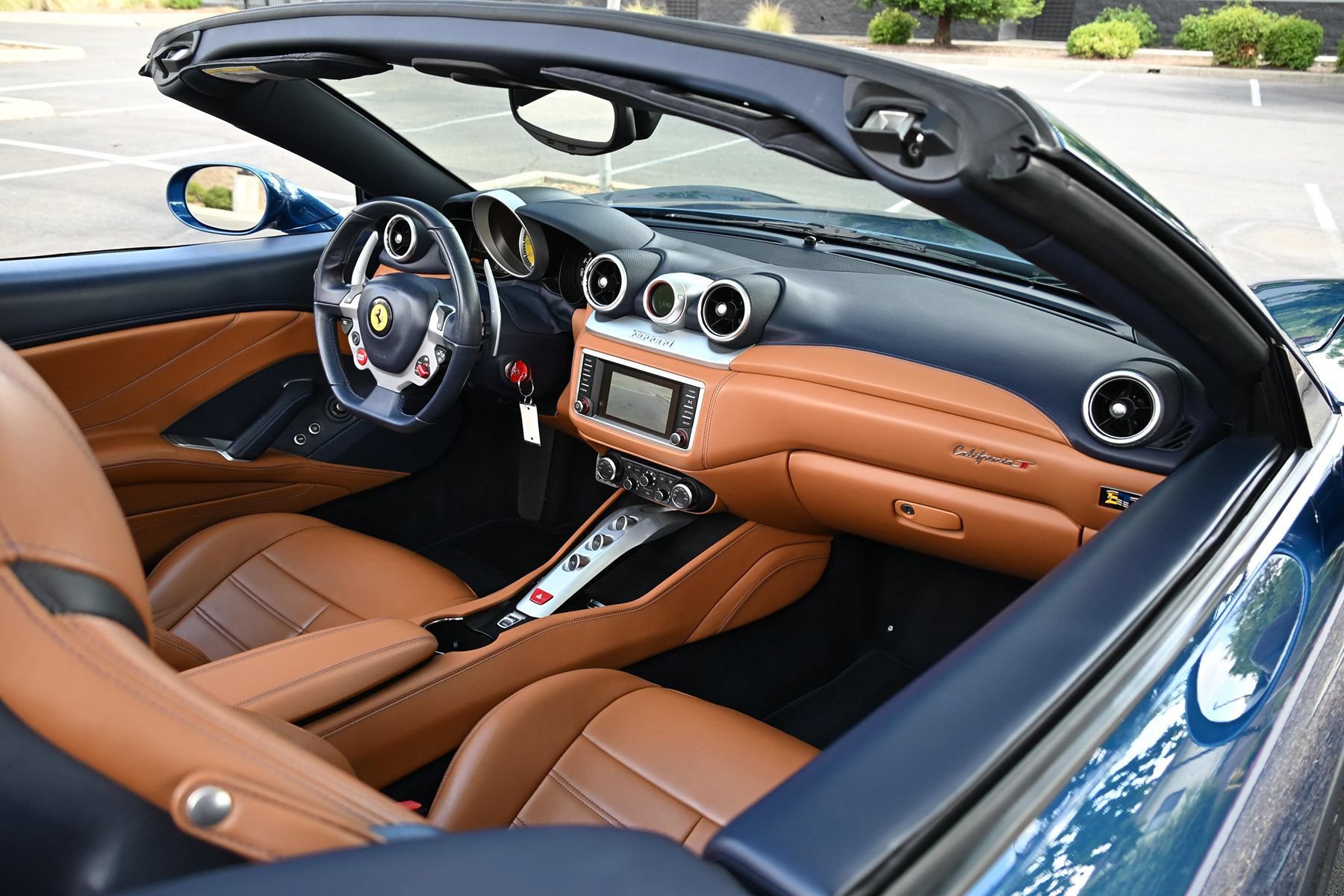 Used 2015 Ferrari California T RWD image 44