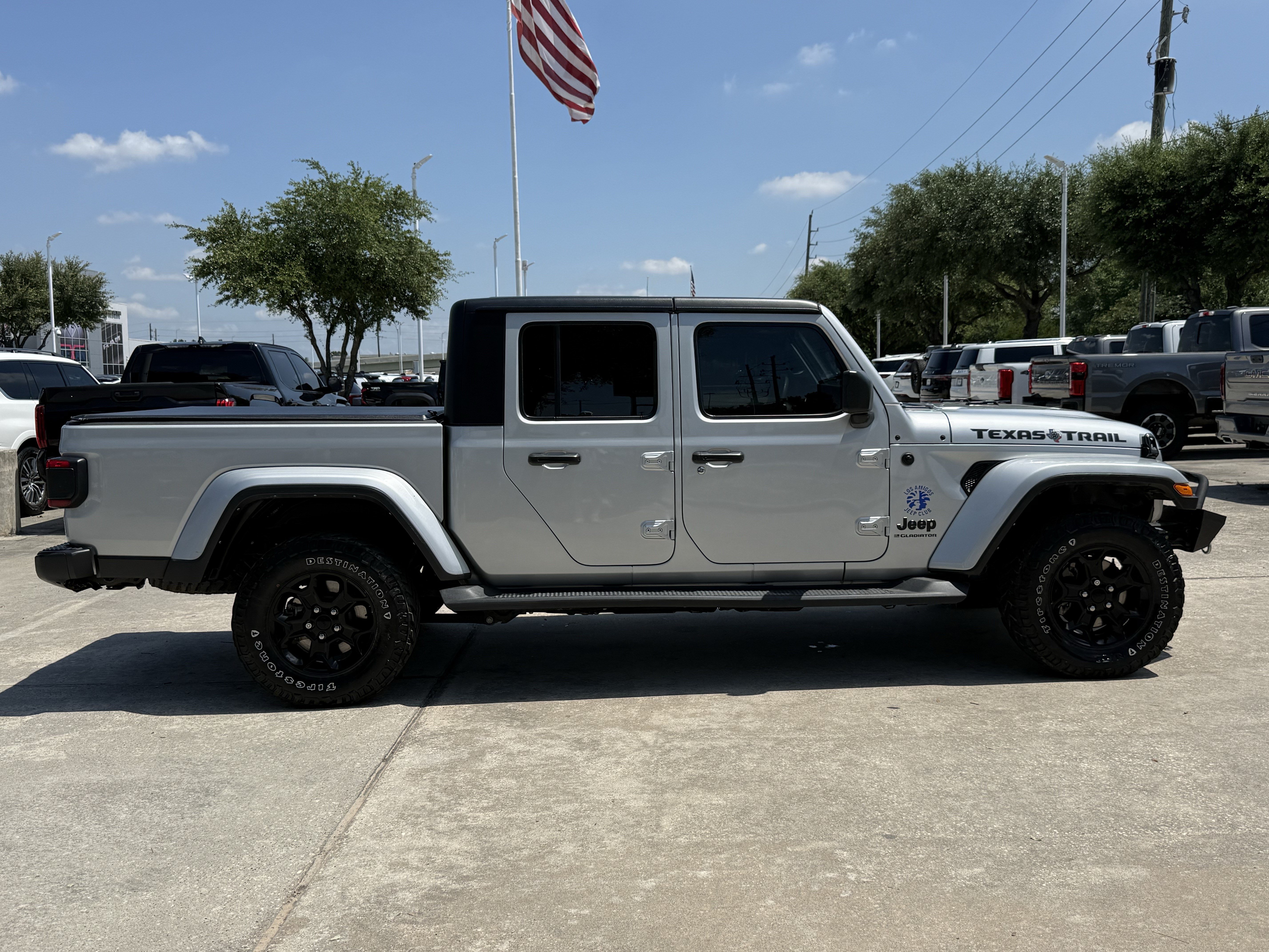 Used 2023 Jeep Gladiator Sport AWD/4WD image 3