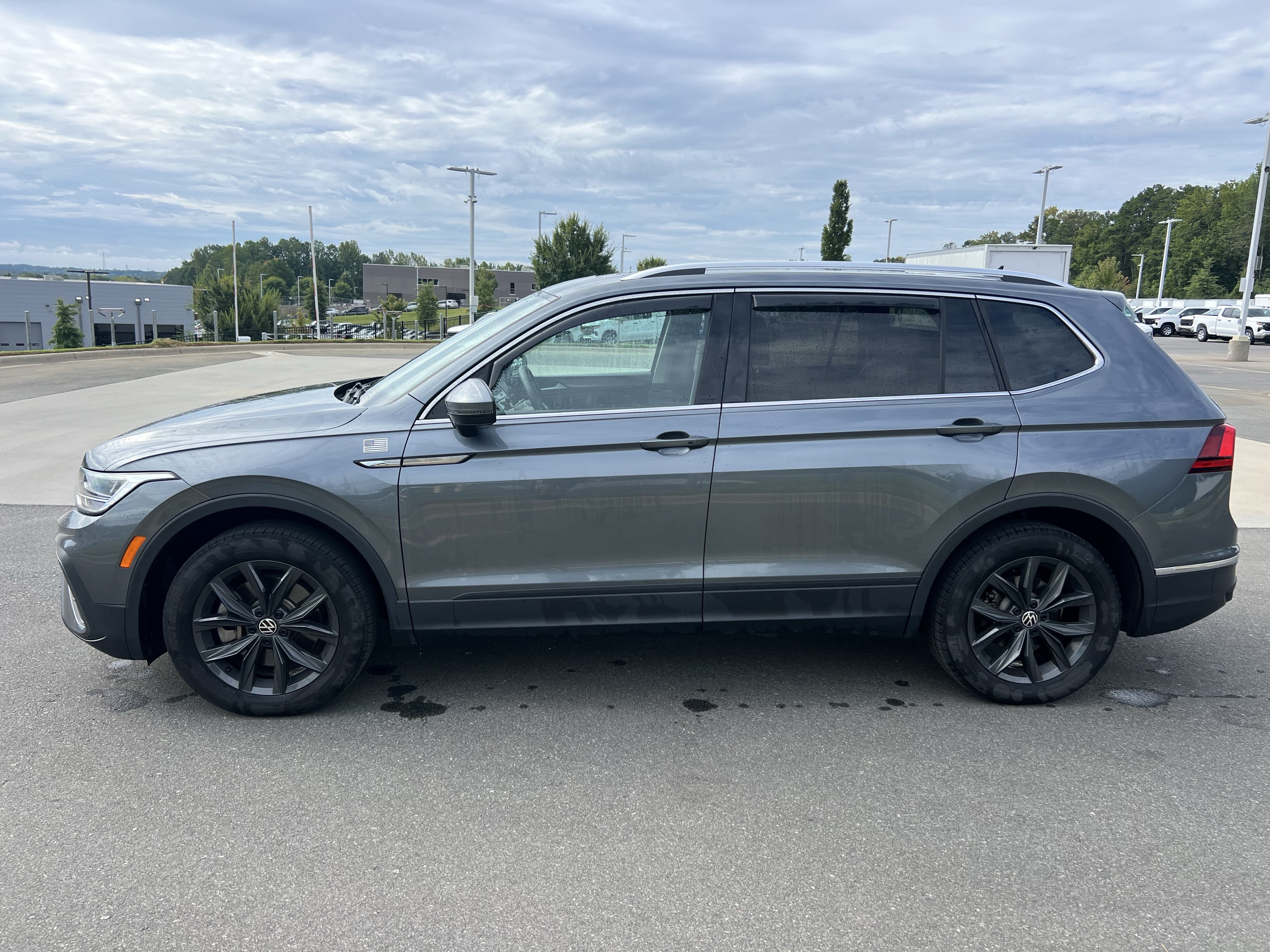 Used 2024 Volkswagen Tiguan SE AWD/4WD image 6