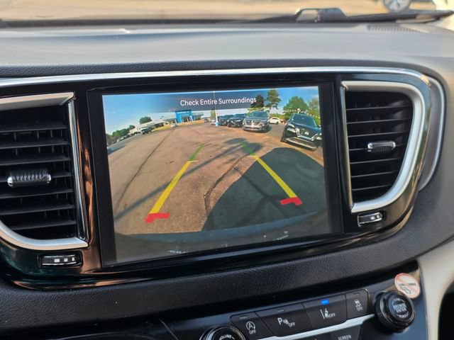 Used 2023 Chrysler Pacifica Touring-L FWD image 24