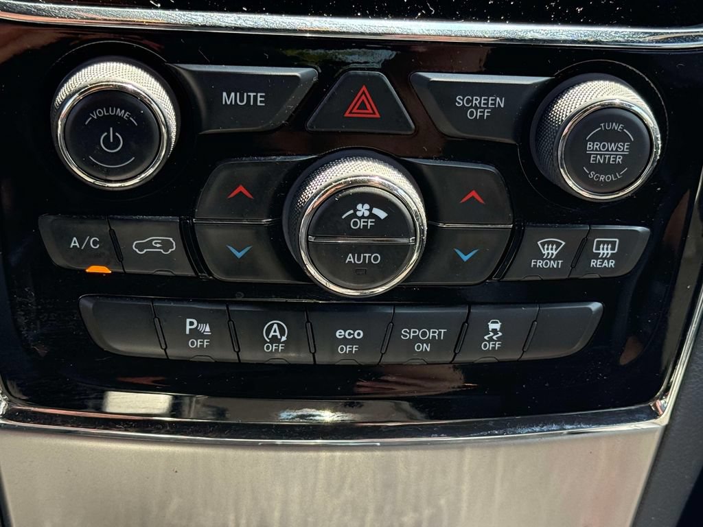 Used 2020 Jeep Grand Cherokee Altitude AWD/4WD image 20